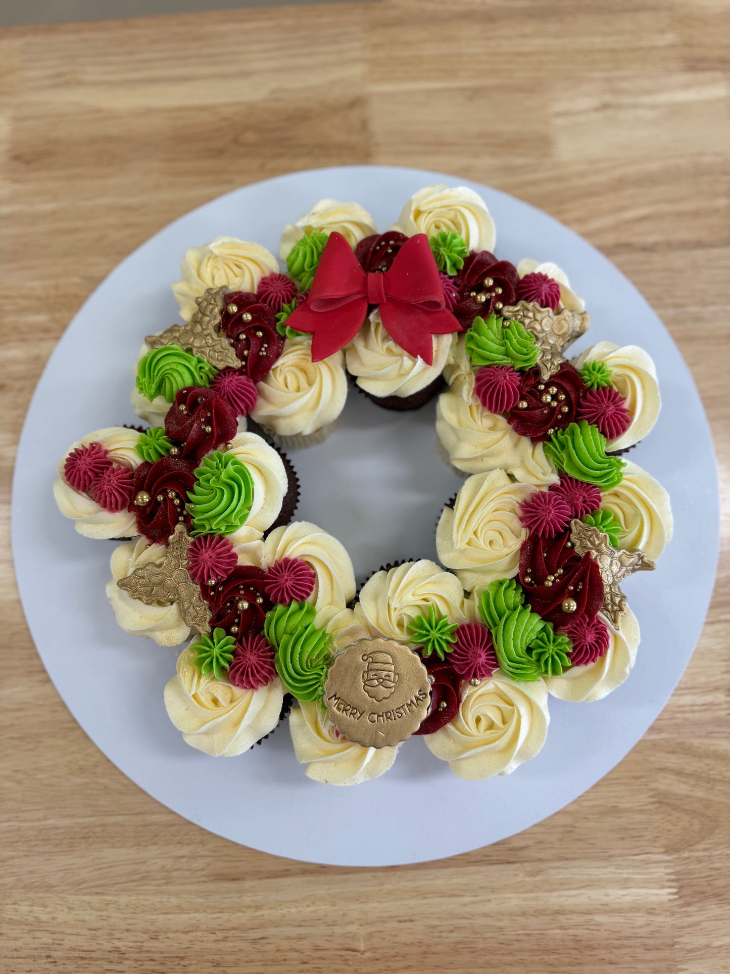 Christmas Cupcake Wreath