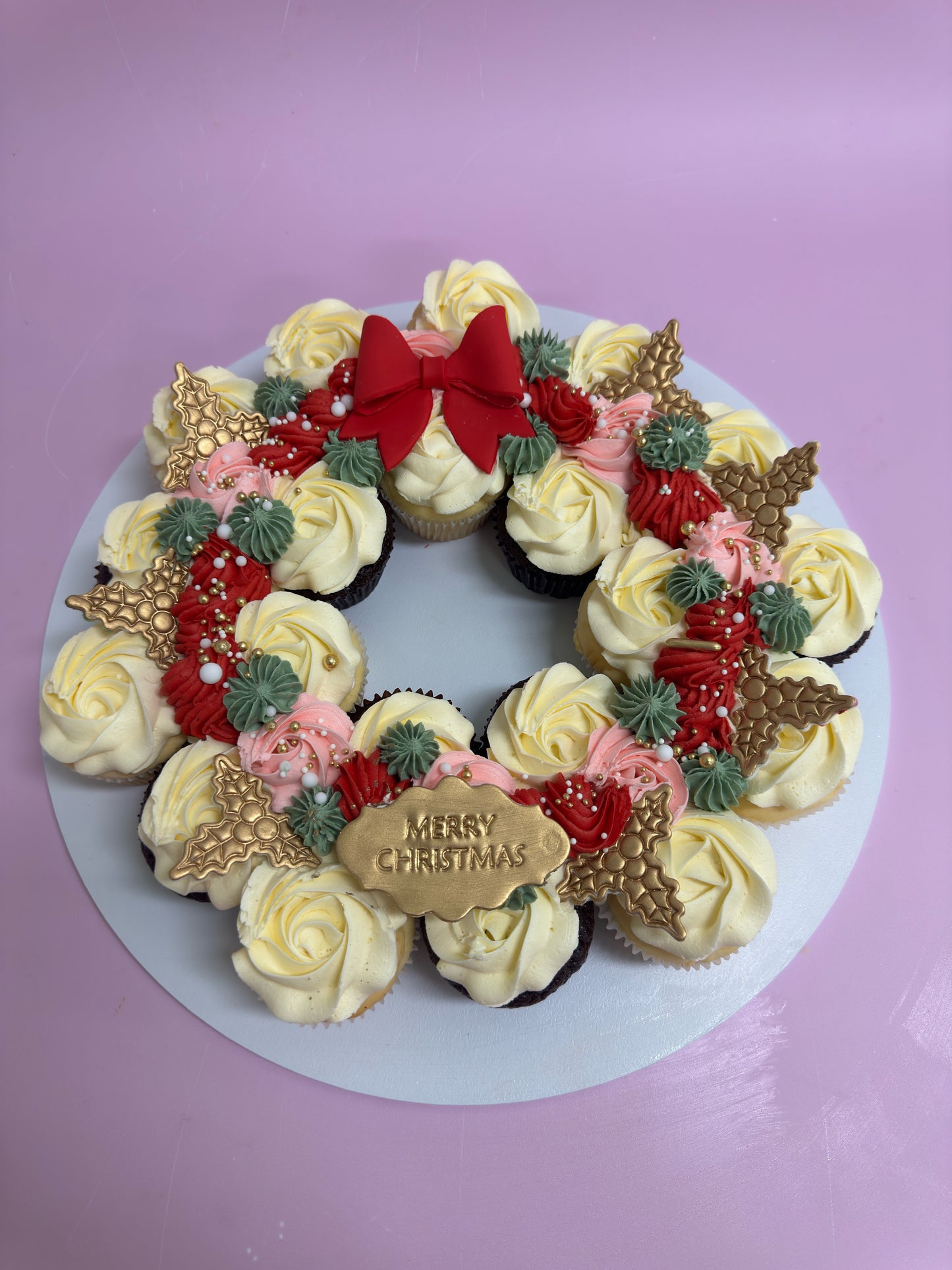 Christmas Cupcake Wreath